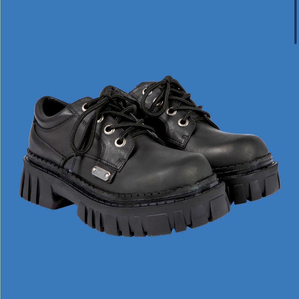 NWT UNIF Black Trail Shoes $158 Size 10